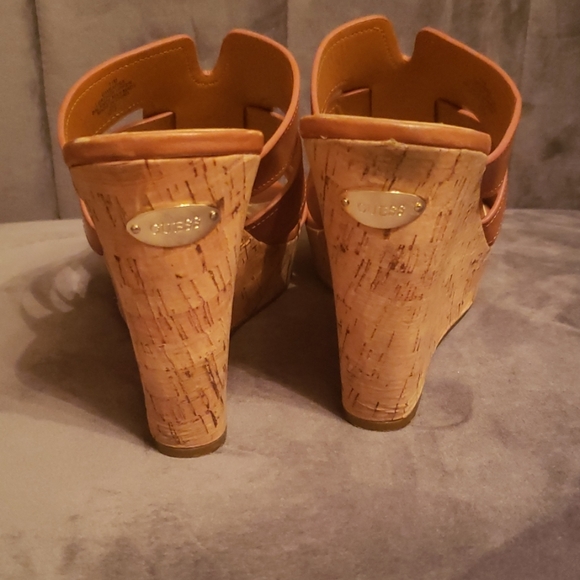 LAST CHANCE!!! Guess open toe wedge sandal - Picture 3 of 4
